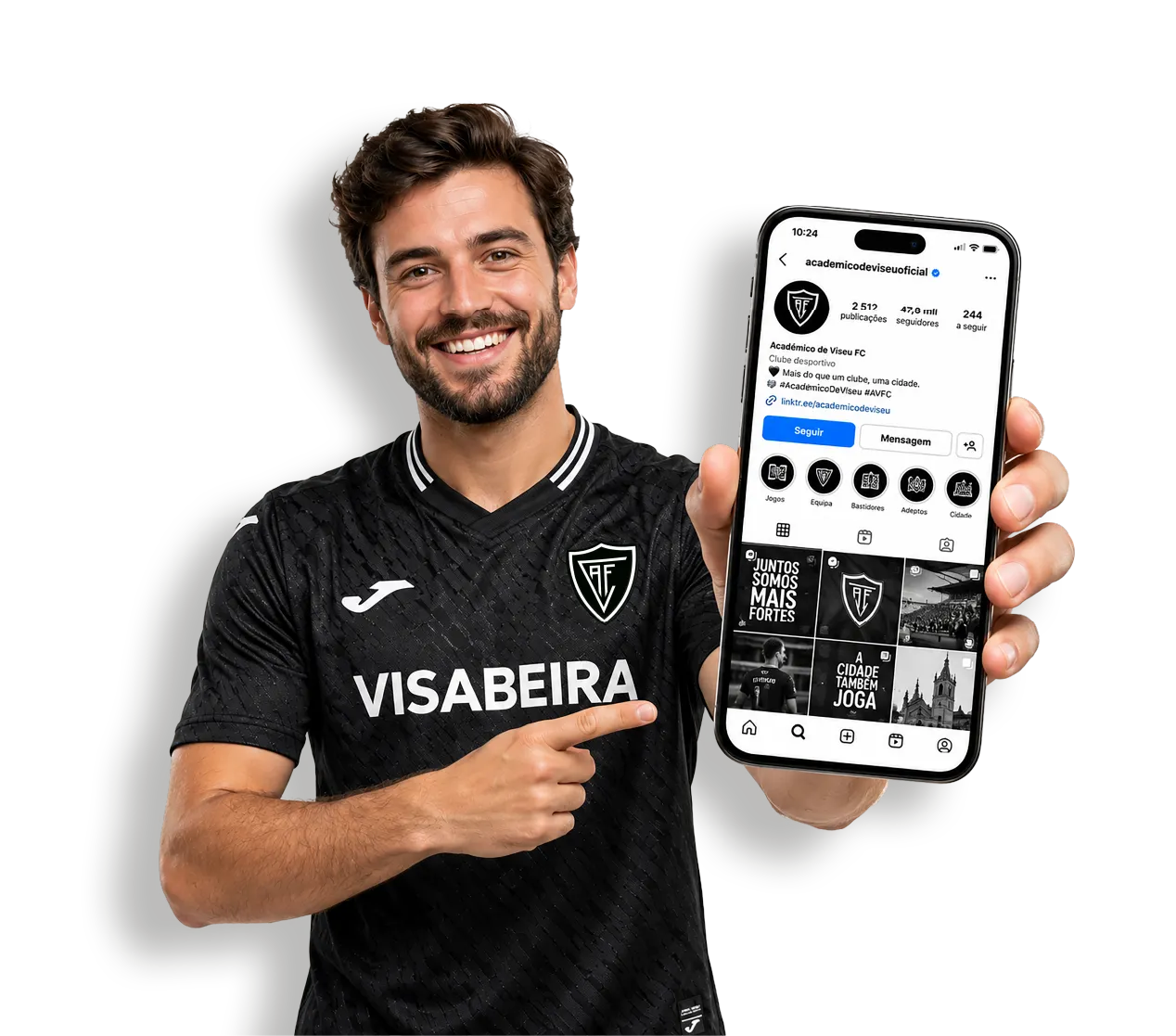 Adepto com a camisola do Académico a mostrar o Instagram do clube no telemóvel